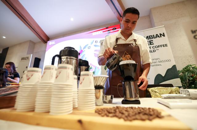 (261001) -- ROME, Oct. 1, 2026 (Xinhua) -- A staff member prepares coffee at the Colombia booth during the Coffee Tasting Experience event of the International Coffee Day 2026 in Rome, Italy, Oct. 1, 2026. The Food and Agriculture Organization of the United Nations (FAO) marked the first observance of International Coffee Day in Rome on Thursday.
International Coffee Day was officially designated by the United Nations General Assembly on March 10, 2026. (Xinhua/Wang Kaiyan)