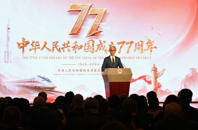 (261001) -- WASHINGTON, Oct. 1, 2026 (Xinhua) -- Chase Robinson, director of the Smithsonian's National Museum of Asian Art, delivers a speech at the Chinese Embassy in the United States in Washington, D.C., Sept. 30, 2026. The Chinese Embassy in the United States on Wednesday hosted a reception to mark the 77th anniversary of the founding of the People's Republic of China (PRC), drawing more than 800 guests to the event. (Xinhua/Li Rui)