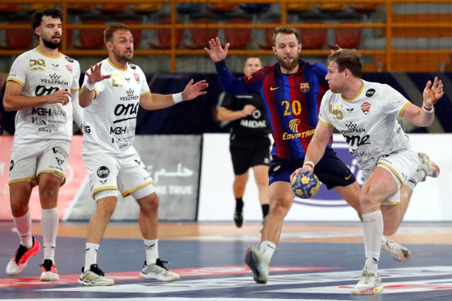 (261002) -- CAIRO, Oct. 2, 2026 (Xinhua) -- Dragan Jacques Pechmalbec (1st R) of Veszprem HC competes during the gold medal match between Veszprem HC of Hungary and FC Barcelona of Spain at the 19th IHF Men's Club World Championship 2026 in Cairo, Egypt, Oct. 1, 2026. (Xinhua/Ahmed Gomaa)