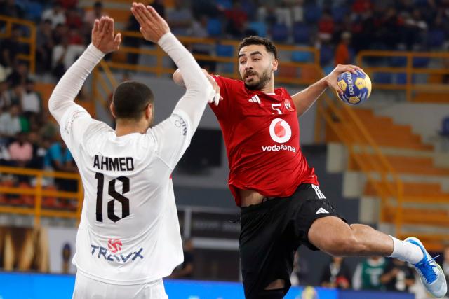 (261002) -- CAIRO, Oct. 2, 2026 (Xinhua) -- Mohsen Ramadan (R) of Al Ahly SC shoots during the bronze medal handball match between Zamalek Club of Egypt and Al Ahly SC of Egypt at the 19th IHF Men's Club World Championship 2026 in Cairo, Egypt, Oct. 1, 2026. (Xinhua/Ahmed Gomaa)