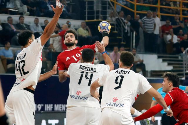(261002) -- CAIRO, Oct. 2, 2026 (Xinhua) -- Omar Sami (2nd L) of Al Ahly SC shoots during the bronze medal handball match between Zamalek Club of Egypt and Al Ahly SC of Egypt at the 19th IHF Men's Club World Championship 2026 in Cairo, Egypt, Oct. 1, 2026. (Xinhua/Ahmed Gomaa)