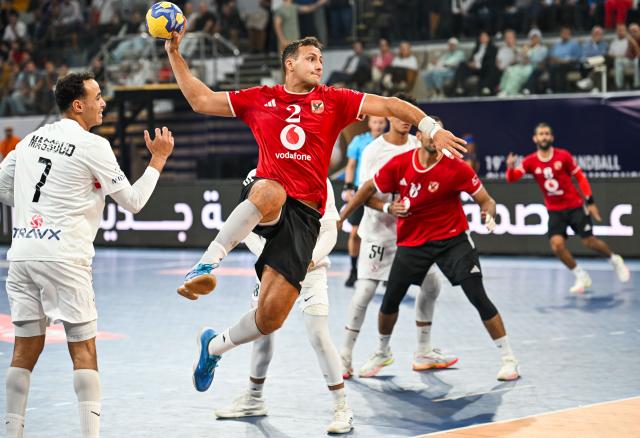 (261002) -- CAIRO, Oct. 2, 2026 (Xinhua) -- Nabil Sherif (C) of Al Ahly SC shoots during the bronze medal handball match between Zamalek Club of Egypt and Al Ahly SC of Egypt at the 19th IHF Men's Club World Championship 2026 in Cairo, Egypt, Oct. 1, 2026. (Xinhua/Xin Mengchen)