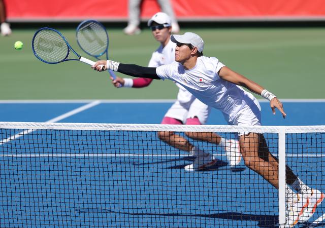 (261002) -- NAGOYA, Oct. 2, 2026 (Xinhua) -- Kusuhara Yusuke/Nakagawa Shunsuke (front) of Japan compete during the men's doubles Gold Medal Match of tennis between Kusuhara Yusuke/Nakagawa Shunsuke of Japan and Nam Jisung/Park Uisung of South Korea at the 20th Asian Games Aichi-Nagoya 2026 in Nagoya, Japan, Oct. 2, 2026. (Xinhua/Li Bo)