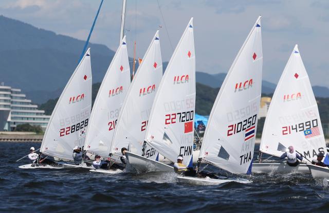 (261002) --  GAMAGORI, Oct. 2, 2026 (Xinhua) -- Athletes compete during the Women's Dinghy Final of Sailing at the 20th Asian Games Aichi-Nagoya 2026 in Gamagori of Aichi Prefecture, Japan, Oct. 2, 2026. (Xinhua/Deng Hua)