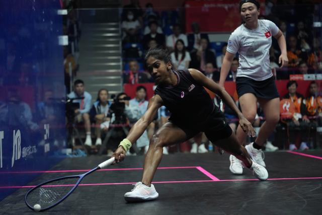 (261002) -- NAGOYA, Oct. 2, 2026 (Xinhua) -- Sivasangari Subramaniam (L) of team Malaysia competes against Chan Sin Yuk of team China's Hong Kong during the Women's Team Gold Medal Match of Squash at the 20th Asian Games Aichi-Nagoya 2026 in Nagoya, Japan, Oct. 2, 2026. (Xinhua/Jia Yuchen)