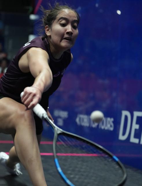 (261002) -- NAGOYA, Oct. 2, 2026 (Xinhua) -- Aira Azman of team Malaysia competes against Lee Ka Yi of team China's Hong Kong during the Women's Team Gold Medal Match of Squash at the 20th Asian Games Aichi-Nagoya 2026 in Nagoya, Japan, Oct. 2, 2026. (Xinhua/Jia Yuchen)