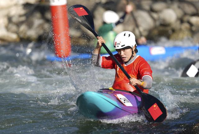 (261002) -- TOYOTA, Oct. 2, 2026 (Xinhua) -- Chen Lin of China competes during the women's kayak cross final of canoe slalom at the 20th Asian Games Aichi-Nagoya 2026 in Toyota of Aichi Prefecture, Japan, Oct. 2, 2026. (Xinhua/Zhang Haobo)
