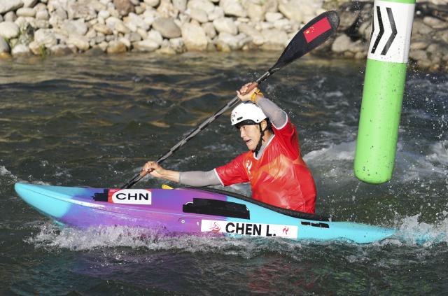 (261002) -- TOYOTA, Oct. 2, 2026 (Xinhua) -- Chen Lin of China competes during the women's kayak cross final of canoe slalom at the 20th Asian Games Aichi-Nagoya 2026 in Toyota of Aichi Prefecture, Japan, Oct. 2, 2026. (Xinhua/Zhang Haobo)