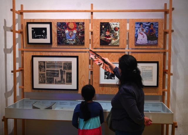 (261002) -- MEXICO CITY, Oct. 2, 2026 (Xinhua) -- People visit the Casa Azul Museum in Mexico City, Mexico, Oct. 1, 2026. Casa Azul Museum is the former residence of Mexican painter Frida Kahlo. (Xinhua/Zhang Lei)