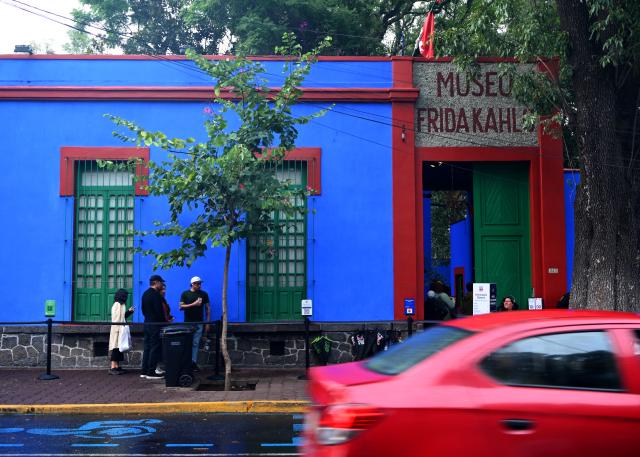 (261002) -- MEXICO CITY, Oct. 2, 2026 (Xinhua) -- This photo taken on Oct. 1, 2026 shows the Casa Azul Museum in Mexico City, Mexico. Casa Azul Museum is the former residence of Mexican painter Frida Kahlo. (Xinhua/Zhang Lei)
