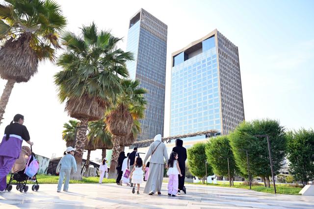 (261002) -- KUWAIT CITY, Oct. 2, 2026 (Xinhua) -- People visit Al Shaheed Park in Kuwait City, Kuwait, on Oct. 1, 2026. The third phase of Al Shaheed Park opened to the public in Kuwait City on Thursday. (Photo by Asad/Xinhua)