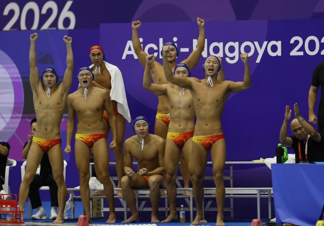 (261002) -- NAGOYA, Oct. 2, 2026 (Xinhua) -- Team China celebrate during the men's water polo semifinal match between China and Kazakhstan at the 20th Asian Games Aichi-Nagoya 2026 in Nagoya, Japan, Oct. 2, 2026. (Xinhua/Wu Zhizun)