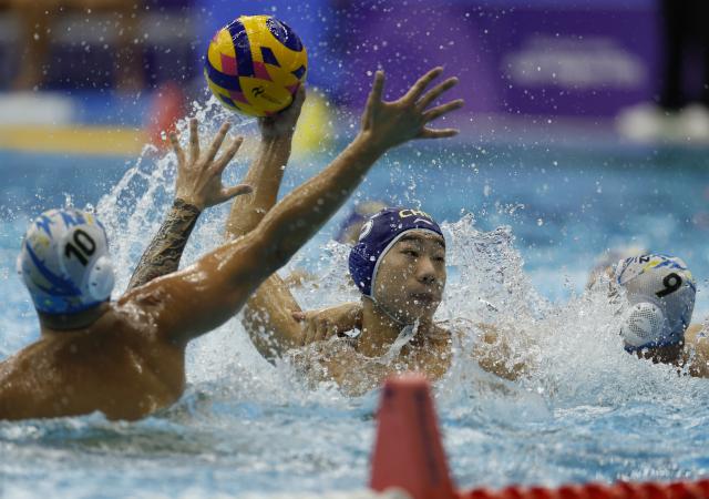 (261002) -- NAGOYA, Oct. 2, 2026 (Xinhua) -- He Xingpeng (C) of China shoots the ball during the men's water polo semifinal match between China and Kazakhstan at the 20th Asian Games Aichi-Nagoya 2026 in Nagoya, Japan, Oct. 2, 2026. (Xinhua/Wu Zhizun)