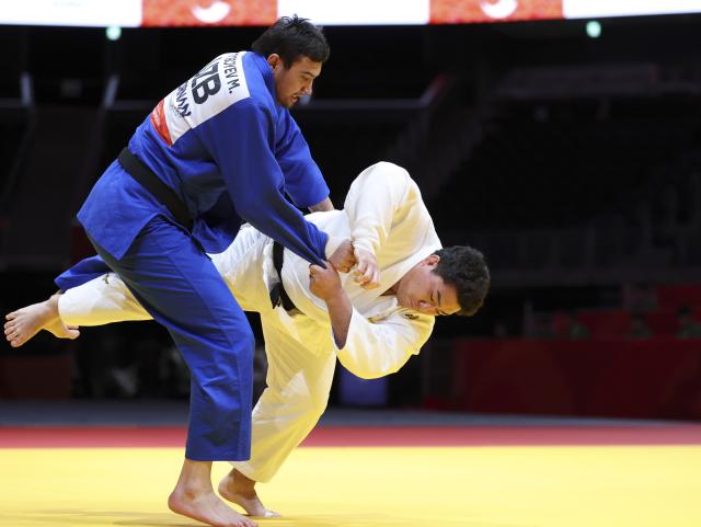 (261002) -- NAGOYA, Oct. 2, 2026 (Xinhua) -- Ota Hyoga (R) of Japan vies with Muzaffarbek Turoboyev of Uzbekistan during the men +100kg final of Judo at the 20th Asian Games Aichi-Nagoya 2026 in Nagoya, Japan, Oct. 2, 2026. (Xinhua/Yao Qilin)