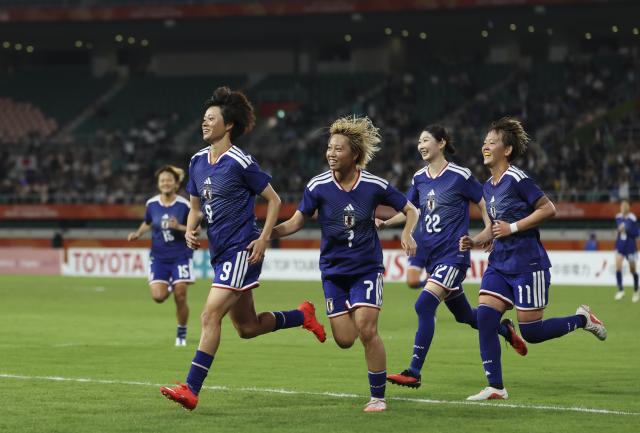 (261002) -- FUKUROI, Oct. 2, 2026 (Xinhua) -- Players of Japan celebrate scoring during the women's final match of football between Japan and the Democratic People's Republic of Korea (DPRK) at 20th Asian Games Aichi-Nagoya 2026 in Fukuroi of Shizuoka Prefecture, Japan, Oct. 2, 2026. (Xinhua/Jia Haocheng)