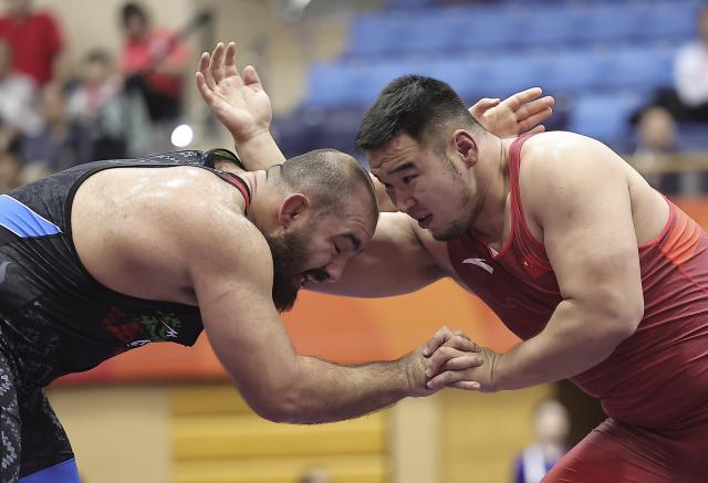 (261002) -- NAGOYA, Oct. 2, 2026 (Xinhua) -- Buheeerdun (R) of China competes with Amir Hossein Zare of Iran during the men's freestyle 125kg final match of Wrestling at the 20th Asian Games Aichi-Nagoya 2026 in Nagoya, Japan, Oct. 2, 2026. (Xinhua/Long Lei)