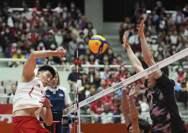 (261002) -- OKAZAKI, Oct. 2, 2026 (Xinhua) -- Li Yongzhen (L) of China spikes the ball during the men's volleyball semifinal match between China and Japan at the 20th Asian Games Aichi-Nagoya 2026 in Okazaki of Aichi Prefecture, Japan, Oct. 2, 2026. (Xinhua/Cheong Kam Ka)