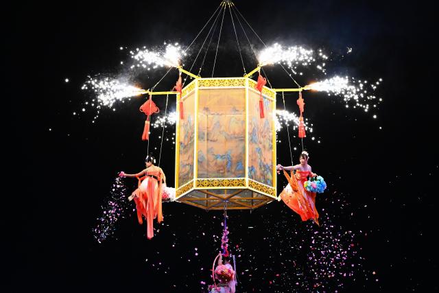 (261002) -- BEIJING, Oct. 2, 2026 (Xinhua) -- Acrobatic performers stage a palace lantern show in Tengzhou City, east China's Shandong Province, Oct. 1, 2026. During the National Day holiday, various cultural and tourism events are held across the country to attract visitors. (Photo by Li Zhijun/Xinhua)