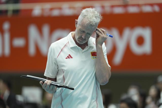 (261002) -- OKAZAKI, Oct. 2, 2026 (Xinhua) -- Vital Heynen, head coach of China, reacts during the men's volleyball semifinal match between China and Japan at the 20th Asian Games Aichi-Nagoya 2026 in Okazaki of Aichi Prefecture, Japan, Oct. 2, 2026. (Xinhua/Cheong Kam Ka)