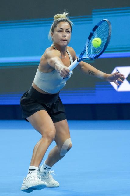 (261002) -- BEIJING, Oct. 2, 2026 (Xinhua) -- Renata Zarazua of Mexico hits a return during the women's singles second round match against Aryna Sabalenka of Belarus at 2026 China Open tennis tournament in Beijing, China, Oct. 2, 2026. (Xinhua/Ju Huanzong)