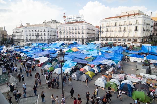 (261002) -- MADRID, Oct. 2, 2026 (Xinhua) -- Housing protest camps are pictured in Madrid, Spain, Oct. 2, 2026. TO GO WITH "Spanish Congress rejects two government housing decrees" (Photo by Gustavo Valiente/Xinhua)