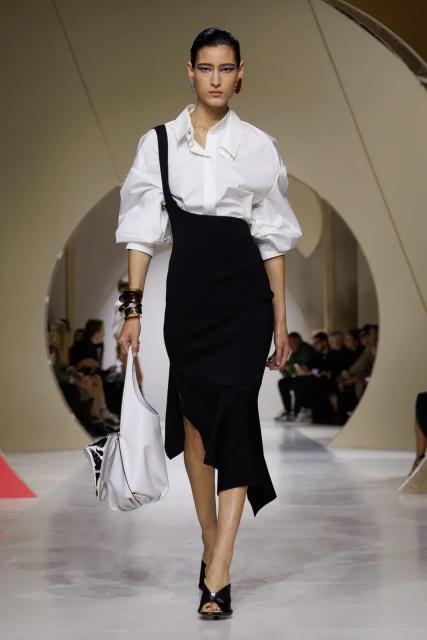 (261003) -- PARIS, Oct. 3, 2026 (Xinhua) -- A model presents a creation from the Womenswear Spring/Summer 2027 collections by Givenchy during the Paris Fashion Week in Paris, France, Oct. 2, 2026. (MeetEurope/Handout via Xinhua)