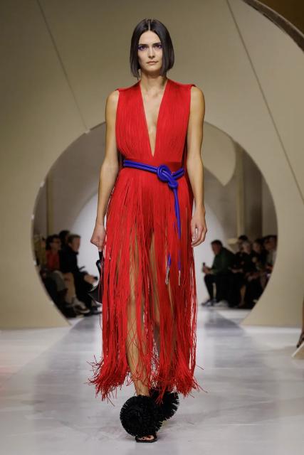 (261003) -- PARIS, Oct. 3, 2026 (Xinhua) -- A model presents a creation from the Womenswear Spring/Summer 2027 collections by Givenchy during the Paris Fashion Week in Paris, France, Oct. 2, 2026. (MeetEurope/Handout via Xinhua)
