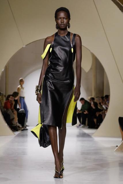 (261003) -- PARIS, Oct. 3, 2026 (Xinhua) -- A model presents a creation from the Womenswear Spring/Summer 2027 collections by Givenchy during the Paris Fashion Week in Paris, France, Oct. 2, 2026. (MeetEurope/Handout via Xinhua)