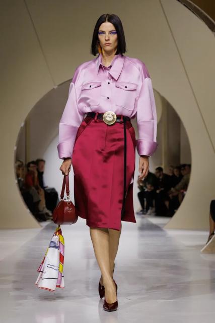 (261003) -- PARIS, Oct. 3, 2026 (Xinhua) -- A model presents a creation from the Womenswear Spring/Summer 2027 collections by Givenchy during the Paris Fashion Week in Paris, France, Oct. 2, 2026. (MeetEurope/Handout via Xinhua)