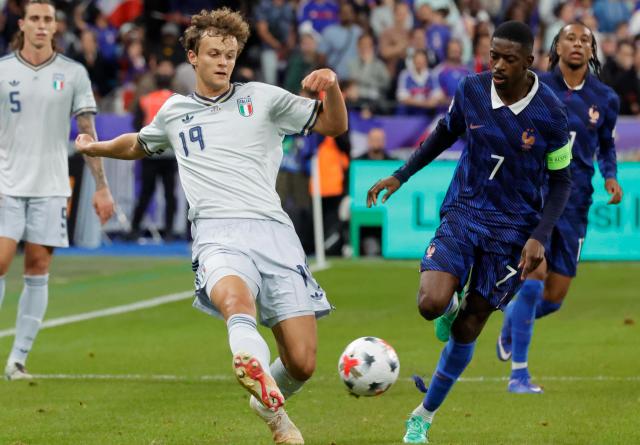 (261003) -- PARIS, Oct. 3, 2026 (Xinhua) -- France's Ousmane Dembele (R) vies with Italy's Giorgio Scalvini during the UEFA Nations League 2026/27 League A Group A1 match between France and Italy in Paris, France, Oct. 2, 2026. (Photo by Henri Szwarc/Xinhua)
