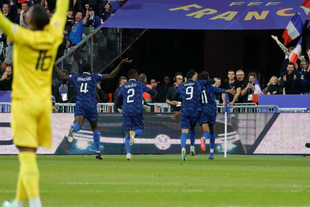 (261003) -- PARIS, Oct. 3, 2026 (Xinhua) -- Players of France celebrate after scoring during the UEFA Nations League 2026/27 League A Group A1 match between France and Italy in Paris, France, Oct. 2, 2026. (Photo by Henri Szwarc/Xinhua)