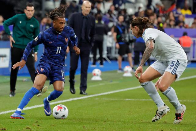 (261003) -- PARIS, Oct. 3, 2026 (Xinhua) -- France's Michael Olise (L) vies with Italy's Riccardo Calafiori during the UEFA Nations League 2026/27 League A Group A1 match between France and Italy in Paris, France, Oct. 2, 2026. (Photo by Henri Szwarc/Xinhua)