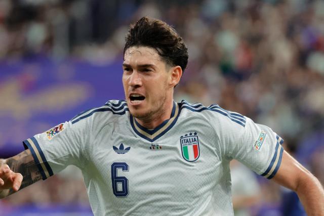 (261003) -- PARIS, Oct. 3, 2026 (Xinhua) -- Italy's Alessandro Bastoni celebrates after scoring during the UEFA Nations League 2026/27 League A Group A1 match between France and Italy in Paris, France, Oct. 2, 2026. (Photo by Henri Szwarc/Xinhua)