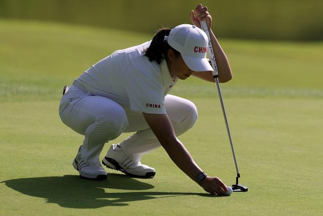 (261003) -- KASUGAI, Oct. 3, 2026 (Xinhua) -- Yin Ruoning of China places the ball during the Women's Individual Stroke Play Round 4 of Golf at 20th Asian Games Aichi-Nagoya 2026 in Kasugai of Aichi Prefecture, Japan, Oct. 3, 2026. (Xinhua/Li Bo)