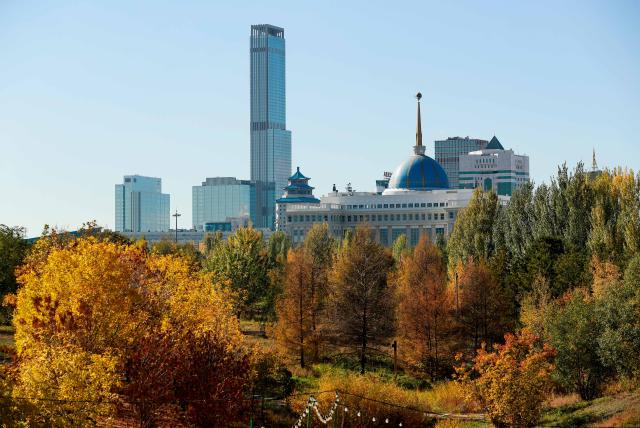 (261003) -- ASTANA, Oct. 3, 2026 (Xinhua) -- This photo taken on Oct. 2, 2026 shows the autumn scenery in Astana, Kazakhstan. (Photo by Kalizhan Ospanov/Xinhua)