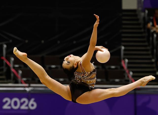 (261003) -- NAGOYA, Oct. 3, 2026 (Xinhua) -- Wang Qi of China competes during the Individual All-Around Final of Rhythmic Gymnastics at 20th Asian Games Aichi-Nagoya 2026 in Nagoya, Japan, Oct. 3, 2026. (Xinhua/Wu Zhizun)