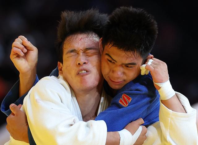 (261003) -- NAGOYA, Oct. 3, 2026 (Xinhua) -- Lin Gaohui of China (L) competes against Nurmukhhammed Bakirdinov of Kyrgyzstan during the mixed team repechage match of Judo at the 20th Asian Games Aichi-Nagoya 2026 in Nagoya, Japan, Oct. 3, 2026. (Xinhua/Yao Qilin)