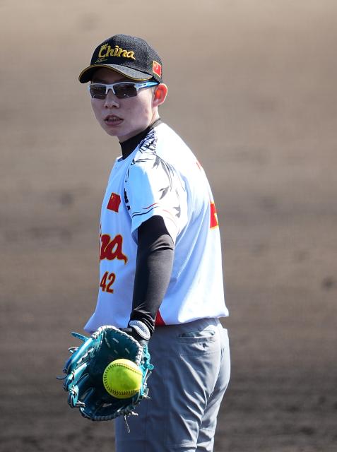 (261003) -- ANJO, Oct. 3, 2026 (Xinhua) -- Chai Yinan of China competes during the women's gold medal match of softball between China and Japan at the 20th Asian Games Aichi-Nagoya 2026 in Anjo of Aichi Prefecture, Japan, Oct. 3, 2026. (Xinhua/Luo Yuan)