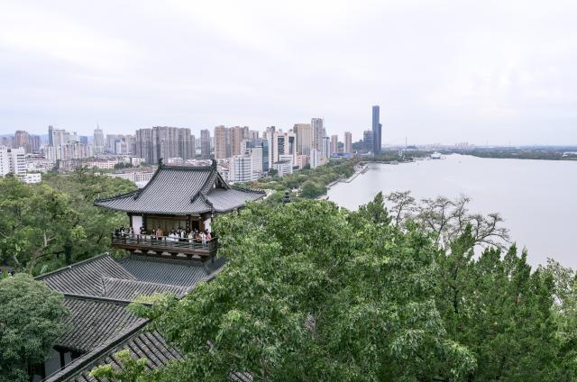 (261003) -- BEIJING, Oct. 3, 2026 (Xinhua) -- Tourists visit the Duojing Tower in Zhenjiang, east China's Jiangsu Province, Oct. 2, 2026.
  China's cultural and tourism market is thriving during this year's National Day holiday, with a wide range of options including scenic getaways, autumn outings, tourism with revolutionary topics, nighttime entertainment, and cultural tours featuring the country's intangible cultural heritage. (Xinhua/Chen Yehua)