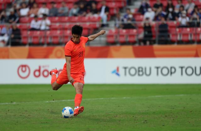 (261003) -- TOYOTA, Oct. 3, 2026 (Xinhua) -- Peng Xiao of China kicks the ball during penalty shootout of the men's 3rd place match of football between China and Uzbekistan at 20th Asian Games Aichi-Nagoya 2026 in Toyota of Aichi Prefecture, Japan, Oct. 3, 2026. (Xinhua/Jia Haocheng)