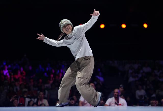 (261003) -- TOKONAME, Oct. 3, 2026 (Xinhua) -- Guo Pu of China competes during the B-Girls final match of Breaking against Fukushima Ayumi of Japan at the 20th Asian Games Aichi-Nagoya 2026 in Tokoname of Aichi Prefecture, Japan, Oct. 3, 2026. (Xinhua/Cheong Kam Ka)