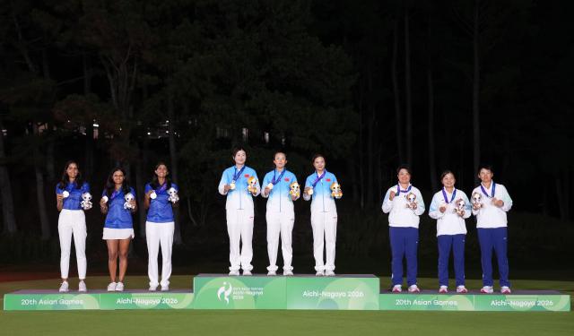 (261003) -- KASUGAI, Oct. 3, 2026 (Xinhua) -- Gold medalists Team China (L), silver medalists Team India (L) and bronze medalists team Chinese Taipei pose during the awarding ceremony for the women's team of golf at the 20th Asian Games Aichi-Nagoya 2026 in Kasugai of Aichi Prefecture, Japan, Oct. 3, 2026. (Xinhua/Li Bo)