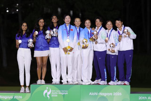 (261003) -- KASUGAI, Oct. 3, 2026 (Xinhua) -- Gold medalists Team China (L), silver medalists Team India (L) and bronze medalists team Chinese Taipei pose during the awarding ceremony for the women's team of golf at the 20th Asian Games Aichi-Nagoya 2026 in Kasugai of Aichi Prefecture, Japan, Oct. 3, 2026. (Xinhua/Li Bo)
