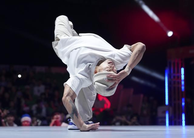 (261003) -- TOKONAME, Oct. 3, 2026 (Xinhua) -- South Korea's Kim Hongyul competes during the B-Boys final match of Breaking between Japan's Nakarai Shigeyuki and South Korea's Kim Hongyul at the 20th Asian Games Aichi-Nagoya 2026 in Tokoname of Aichi Prefecture, Japan, Oct. 3, 2026. (Xinhua/Cheong Kam Ka)