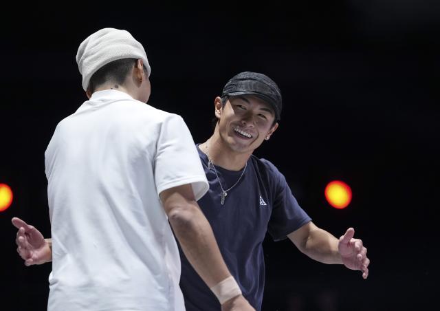 (261003) -- TOKONAME, Oct. 3, 2026 (Xinhua) -- Japan's Nakarai Shigeyuki (R) greets South Korea's Kim Hongyul after their B-Boys final match of Breaking at the 20th Asian Games Aichi-Nagoya 2026 in Tokoname of Aichi Prefecture, Japan, Oct. 3, 2026. (Xinhua/Cheong Kam Ka)