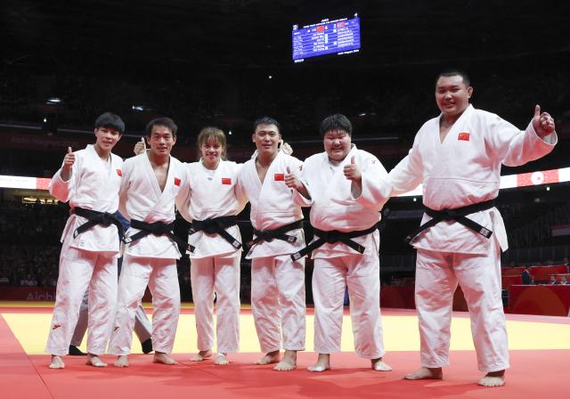 (261003) -- NAGOYA, Oct. 3, 2026 (Xinhua) -- Tao Yuying, Lin Gaohui, Zhang Wen, Han Qi, Niu Xinran and Li Haiyang of team China (from L to R) pose after the mixed team matches for bronze medals of Judo between China and Mongolia at the 20th Asian Games Aichi-Nagoya 2026 in Nagoya, Japan, Oct. 3, 2026. (Xinhua/Yao Qilin)
