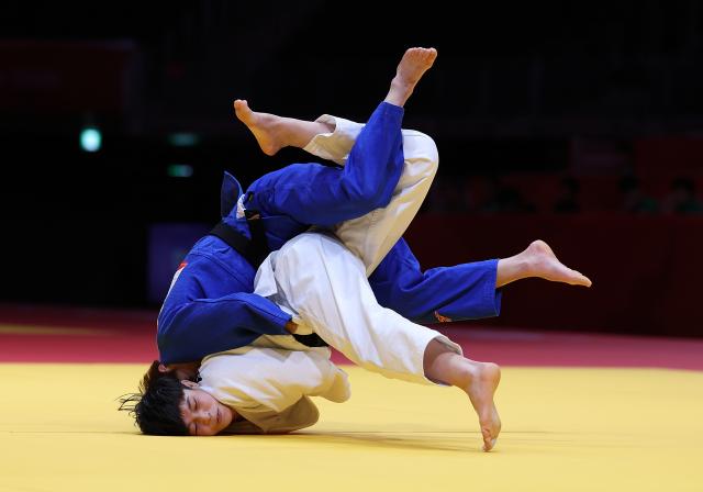 (261003) -- NAGOYA, Oct. 3, 2026 (Xinhua) -- Tao Yuying (bottom) of team China competes against Narantsetseg Ganbaatar of team Mongolia during the mixed team matches for bronze medals of Judo between China and Mongolia at the 20th Asian Games Aichi-Nagoya 2026 in Nagoya, Japan, Oct. 3, 2026. (Xinhua/Yao Qilin)