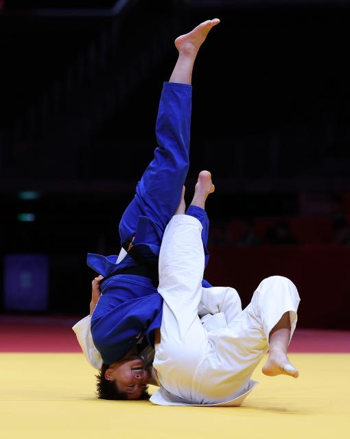 (261003) -- NAGOYA, Oct. 3, 2026 (Xinhua) -- Tao Yuying (R) of team China competes against Narantsetseg Ganbaatar of team Mongolia during the mixed team matches for bronze medals of Judo between China and Mongolia at the 20th Asian Games Aichi-Nagoya 2026 in Nagoya, Japan, Oct. 3, 2026. (Xinhua/Yao Qilin)