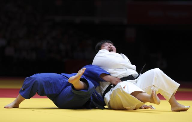(261003) -- NAGOYA, Oct. 3, 2026 (Xinhua) -- Niu Xinran (R) of team China competes against Nominzul Dambadarjaa of team Mongolia during the mixed team matches for bronze medals of Judo between China and Mongolia at the 20th Asian Games Aichi-Nagoya 2026 in Nagoya, Japan, Oct. 3, 2026. (Xinhua/Yao Qilin)