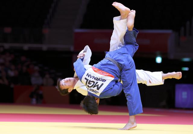 (261003) -- NAGOYA, Oct. 3, 2026 (Xinhua) -- Lin Gaohui (L) of team China competes against Gansuren Jambal of team Mongolia during the mixed team matches for bronze medals of Judo between China and Mongolia at the 20th Asian Games Aichi-Nagoya 2026 in Nagoya, Japan, Oct. 3, 2026. (Xinhua/Yao Qilin)